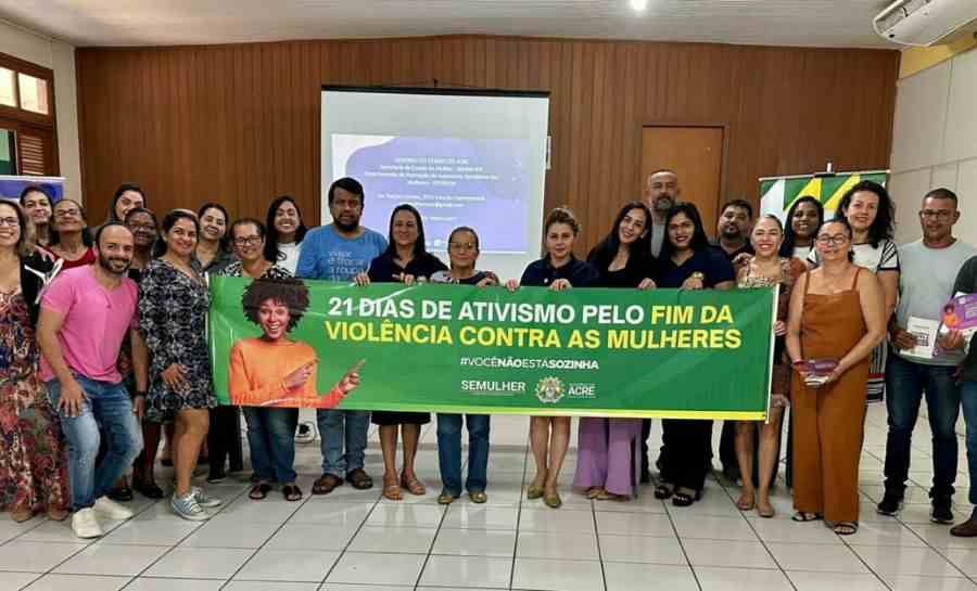 Semulher realiza palestra sobre assédio no ambiente de trabalho a servidores